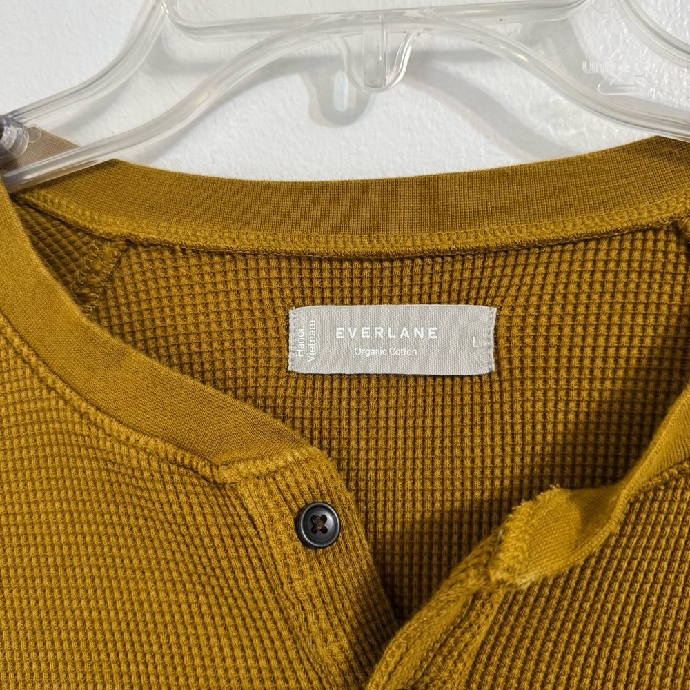 Everlane Men's Organic Cotton Golden Waffle Henley Long-Sleeve Shirt Top - Picture 6 of 7